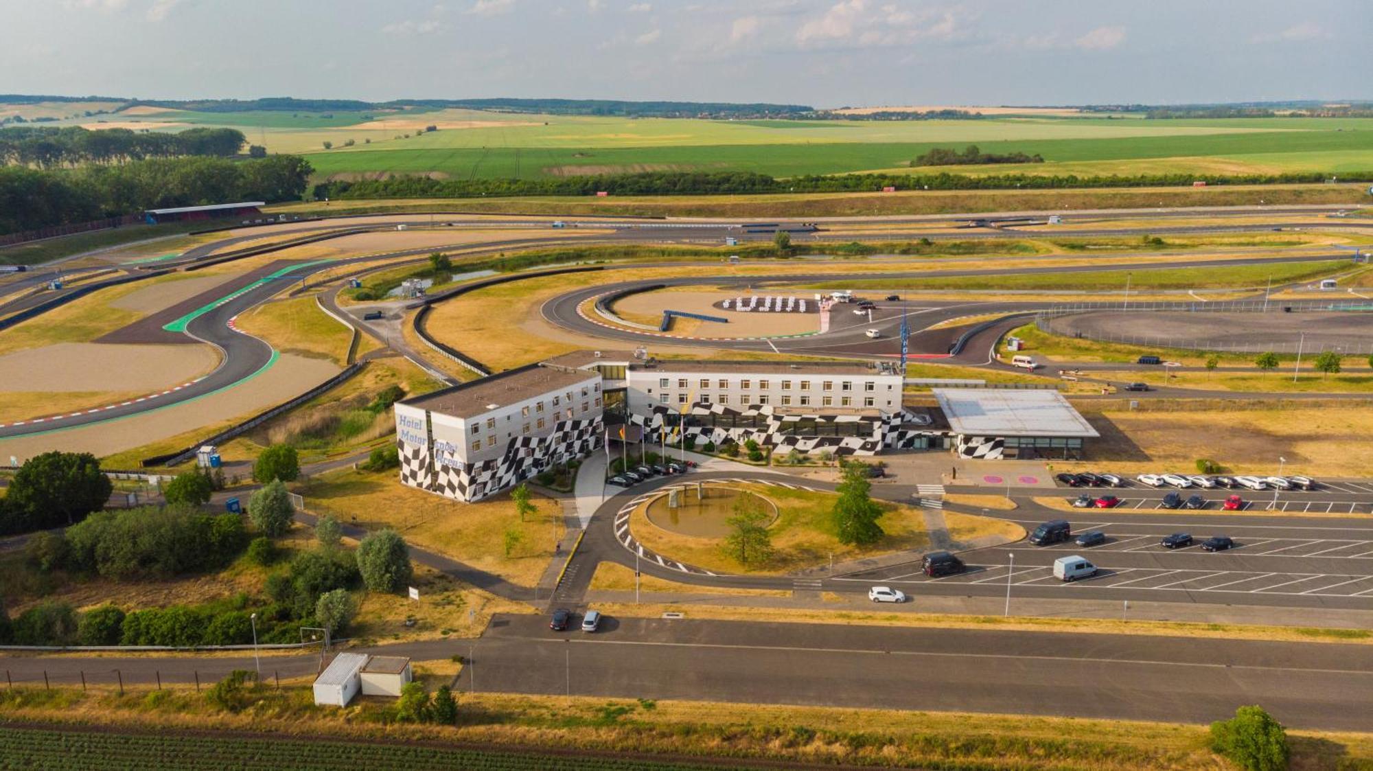 Hotel Motorsport Arena Oschersleben Eksteriør bilde